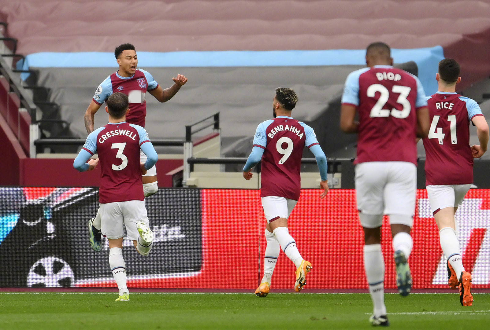 签署伤病报 签署伤病报